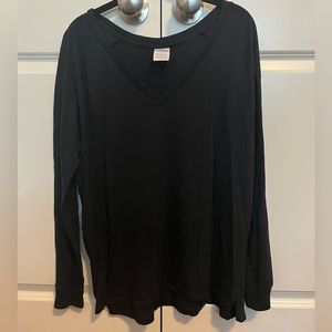 Black V neck 🖤